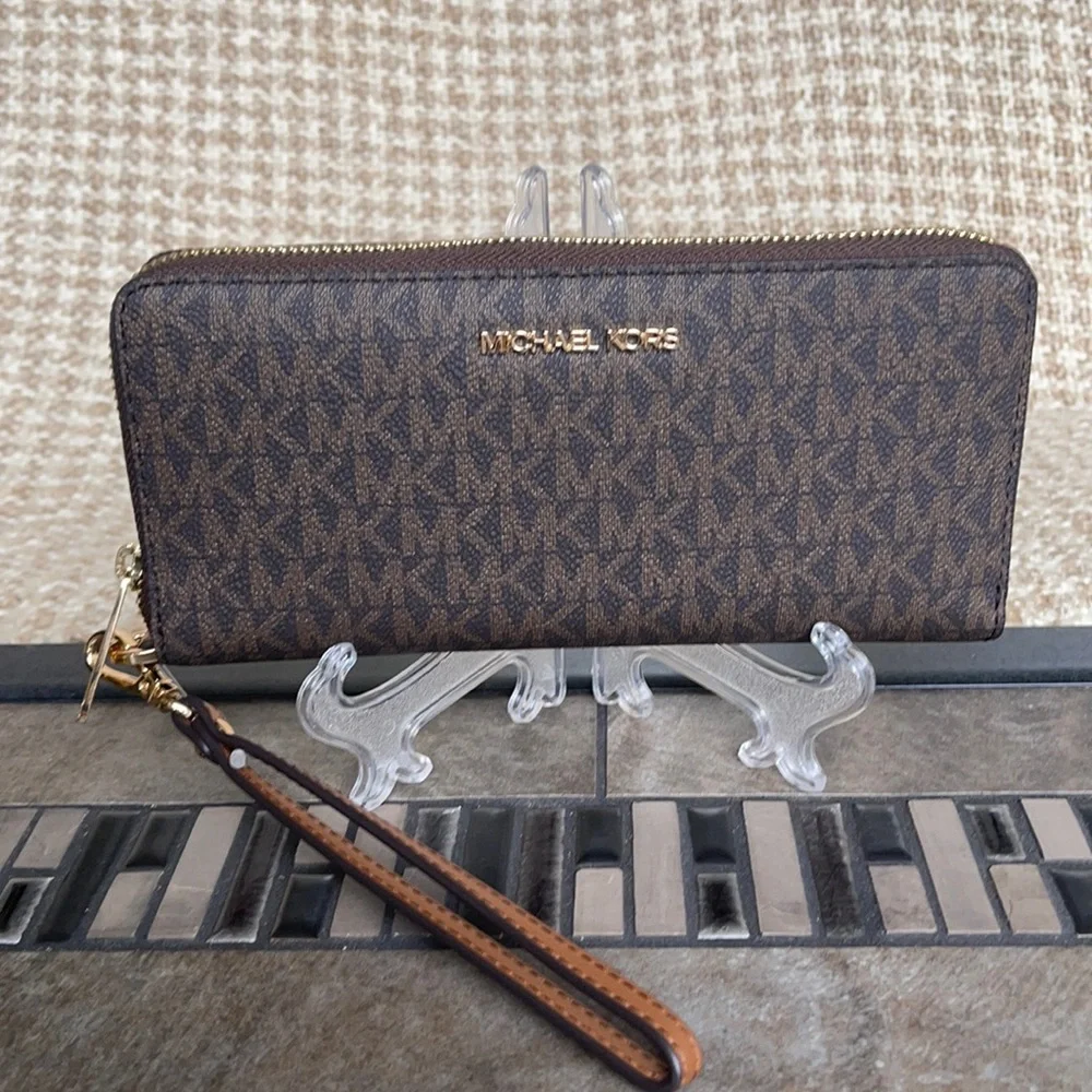 Michael Kors Jet Set Travel Large Travel CONTINENTAL Wallet-Wristlet